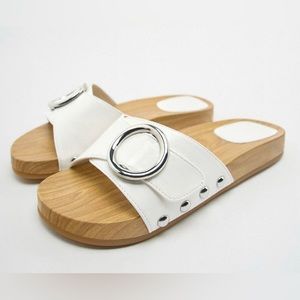 🤍 NEW 🤍 Low Heeled Sandals With Buckle in size 8